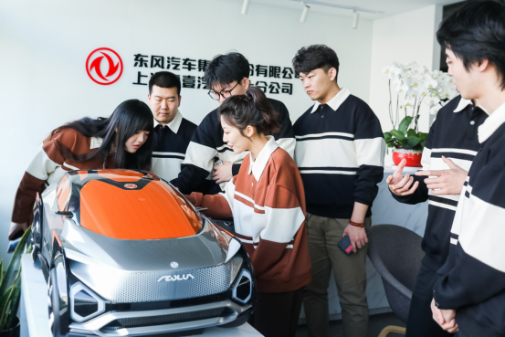 【新闻稿】东风汽车在上海车展上拍了拍你：实现梦想的时候到了(1)1222