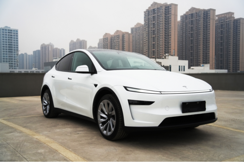 新款特斯拉Model Y1.2598