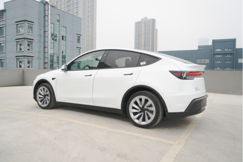 新款特斯拉Model Y1.25415