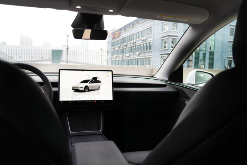 新款特斯拉Model Y1.25684