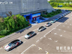 车顶飞灵鸢 路上驾云辇 比亚迪汉L唐L地空体验营武汉站
