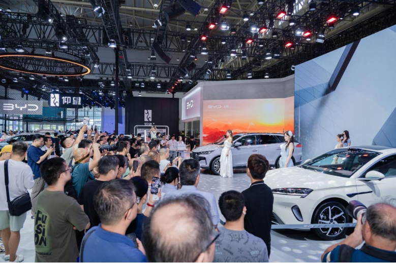 入门即满配,比亚迪2026款海豹07DM-i武汉上市,14.98万元起611