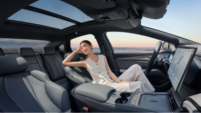 入门即满配,比亚迪2026款海豹07DM-i武汉上市,14.98万元起720