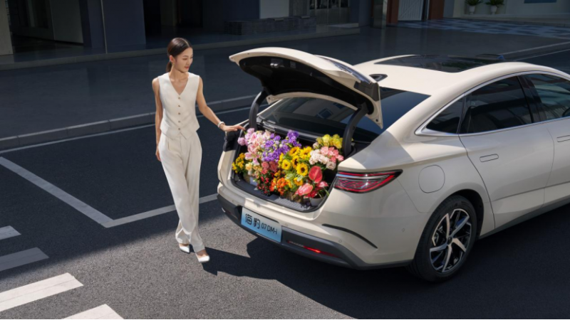 入门即满配,比亚迪2026款海豹07DM-i武汉上市,14.98万元起900