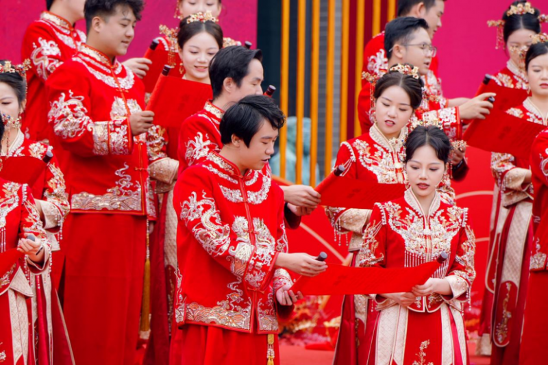 【新闻稿】乘东风结同心 遇知音谱新篇 东风汽车2025年职工集体婚礼温情启幕1135