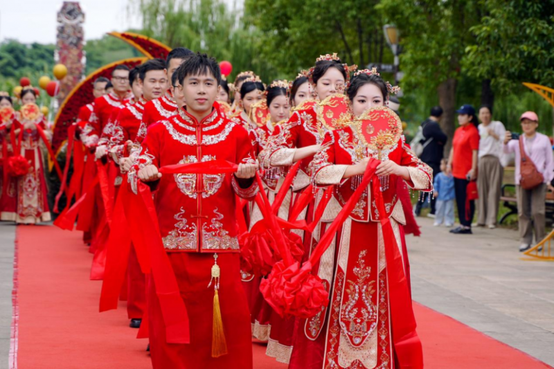 【新闻稿】乘东风结同心 遇知音谱新篇 东风汽车2025年职工集体婚礼温情启幕1507