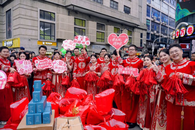 【新闻稿】乘东风结同心 遇知音谱新篇 东风汽车2025年职工集体婚礼温情启幕2093