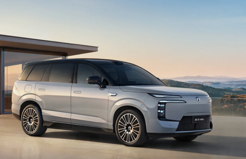 【新闻稿】比亚迪李云飞：腾势N8L新车热销，安全感是豪华品牌的关键！431