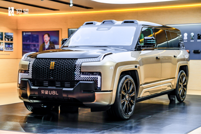 仰望三车齐耀广州车展1343