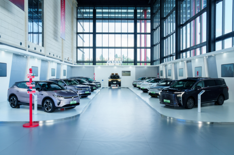 【新闻稿】东风汽车冯长军做客央视《对话》 畅谈激发消费新潜力&ldquo;国家队&rdquo;担当785