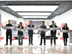 特斯拉武汉武昌万象城体验店盛大启幕 开启湖北智能出行新篇章