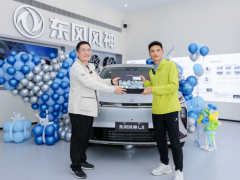 丰配友×东风风神L8：赛道拼尽全力，车内从容蓄力