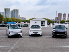 江城试驾智己LS8：灵蜥底盘加持 25万级旗舰，开出百万级从容