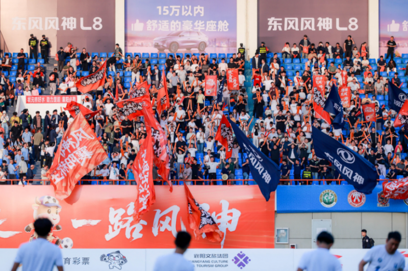 【地域情怀新闻稿】 一碗面，一场球，东风风神与湖北球迷双向奔赴(1)226