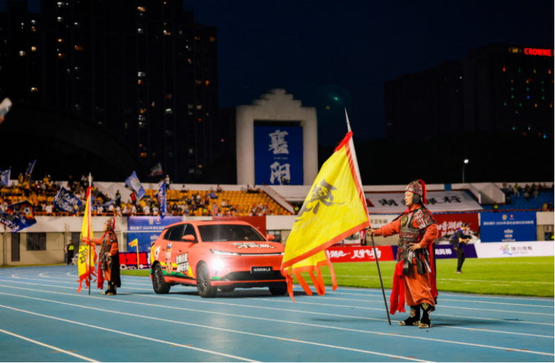 【地域情怀新闻稿】 一碗面，一场球，东风风神与湖北球迷双向奔赴(1)1022