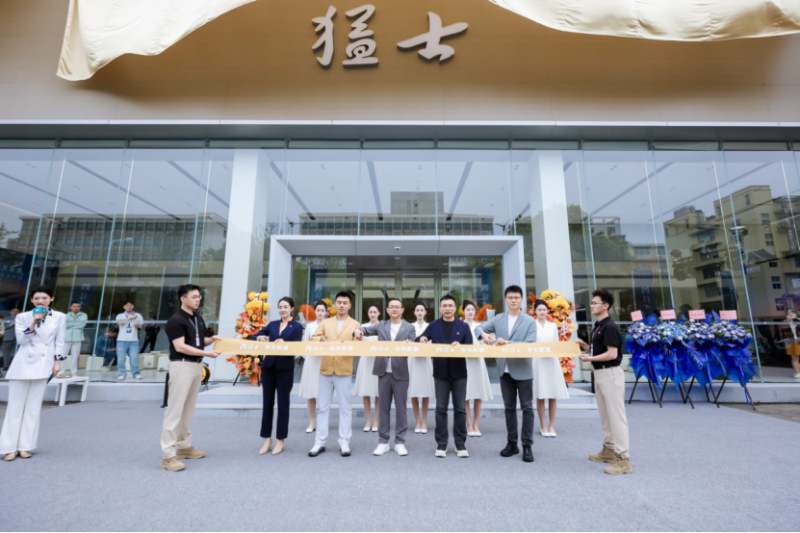 0424-14点配图版【新闻稿-产品向】最性能、最智能的越野车！猛士M817 Ultimate于北京车展正式亮相1190