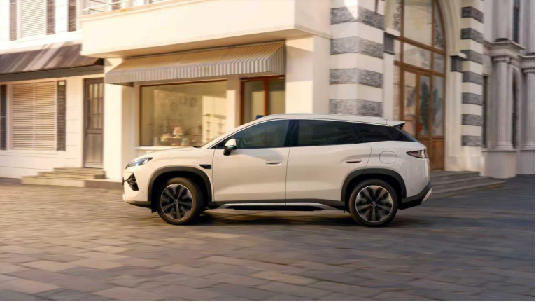 【新闻稿】2026年最值得购买的B级插混SUV 比亚迪宋Ultra DM-i上市12.99万元起412