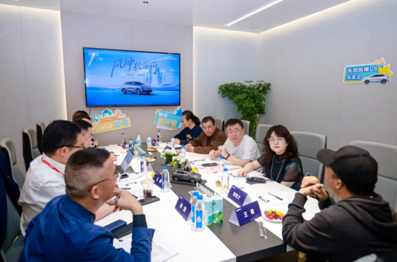 【新闻稿】一双战靴,双向奔赴!东风风神为楚超襄阳队全员换战靴-f1191
