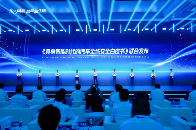 【新闻稿】科技走进生活 用户站上C位 东风第十届科技创新周暨首届用户生活节在汉启幕(2)1566